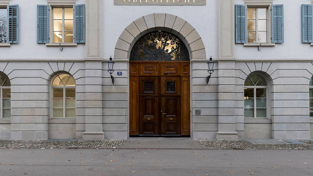 Vor dem Zürcher Obergericht muss sich ein Mann verantworten, der seine Frau in Altstetten mit mehreren Messerstichen getötet haben soll. (Symbolbild)