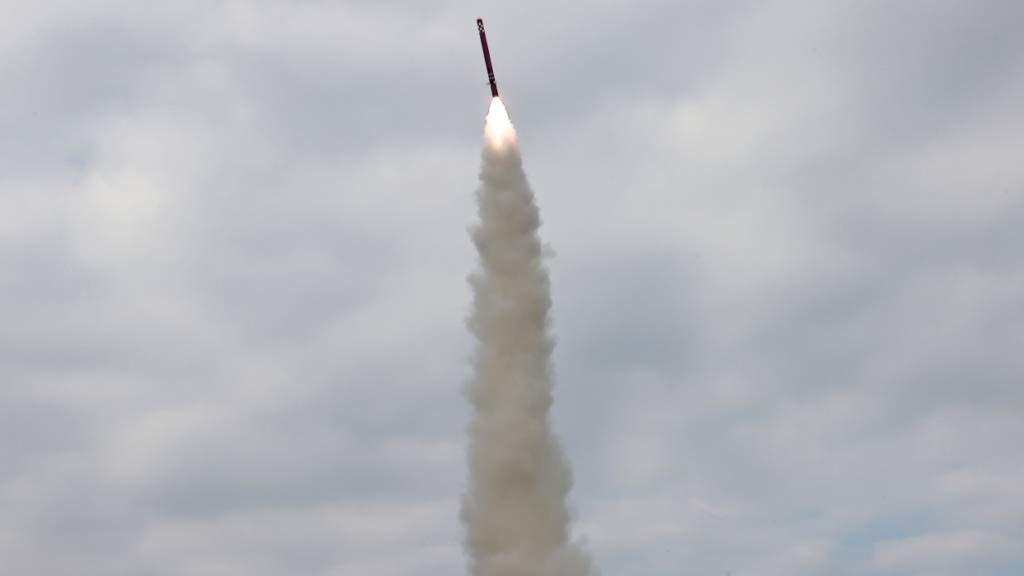 HANDOUT - Das Foto vom 29.10.2025 der staatlichen nordkoreanischen Nachrichtenagentur KCNA zeigt nach deren Angaben einen Testabschuss von strategischen Marschflugkörpern auf dem Meer. Foto: Uncredited/KCNA via YNA/dpa/Archivbild - ACHTUNG: Nur zur redaktionellen Verwendung und nur mit vollständiger Nennung des vorstehenden Credits