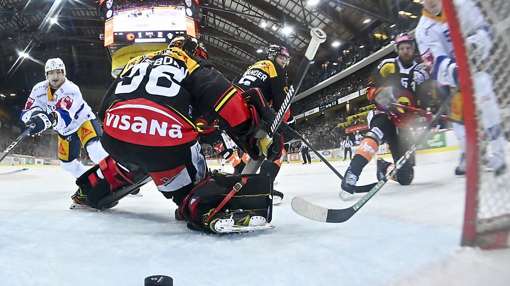 Dario Simion trifft zweimal für den EV Zug