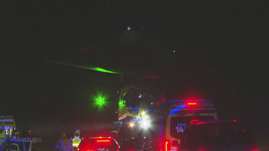 Heftiger Unfall: Mutter und 5 Kinder kommen in Schöftland von der Strasse ab