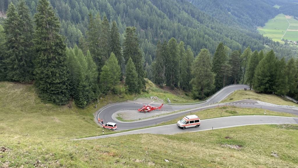 Bei Sta. Maria Val Müstair GR verletzte sich ein Töfffahrer bei einem Sturz.