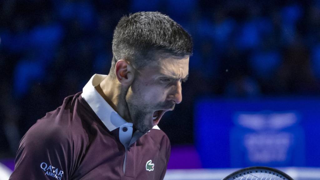 Spielerisch noch mit Luft nach oben, aber kämpferisch und am Ende nervenstark: Novak Djokovic in der Basler St. Jakobshalle
