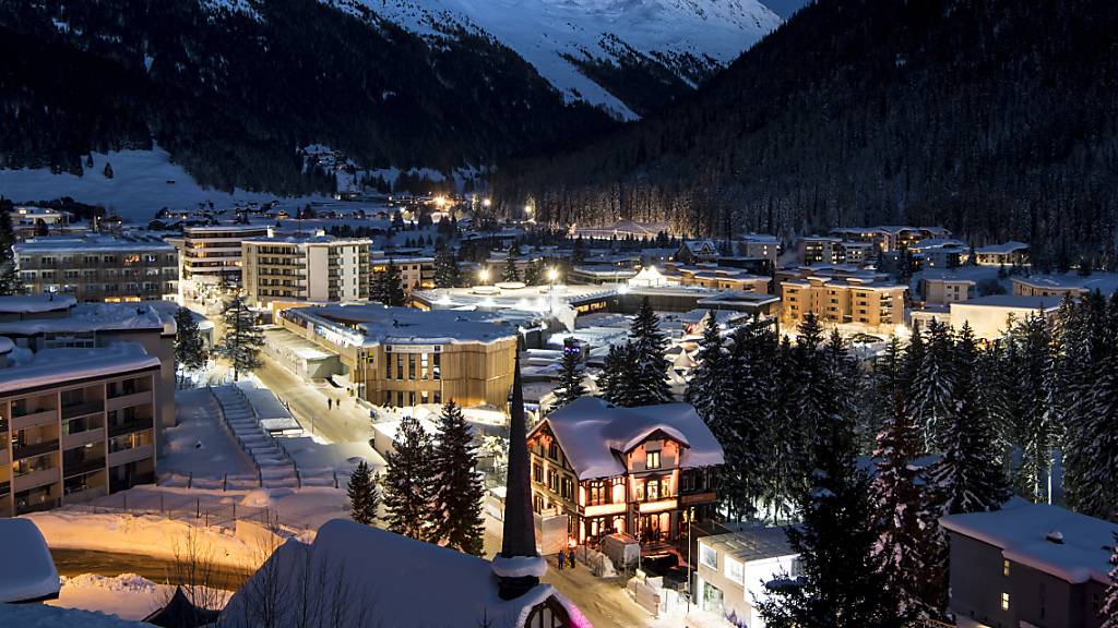 Etwa ein Dutzend Bündner Restaurants und eine Handvoll Hotels mussten wegen erkranktem Personal vorübergehend schliessen, auch solche in Davos. (Archivbild)