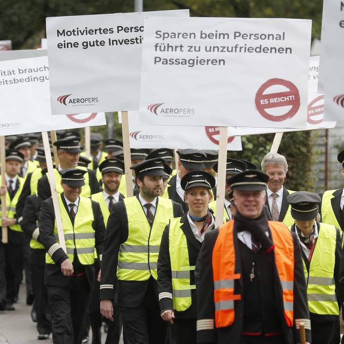 Hunderte Swiss-Piloten protestieren vor der Airline-Zentrale