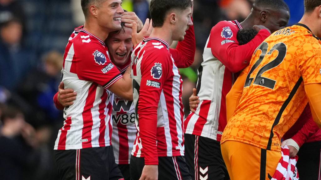 Sunderlands Captain Granit Xhaka (links) freut sich über einen weiteren Sieg