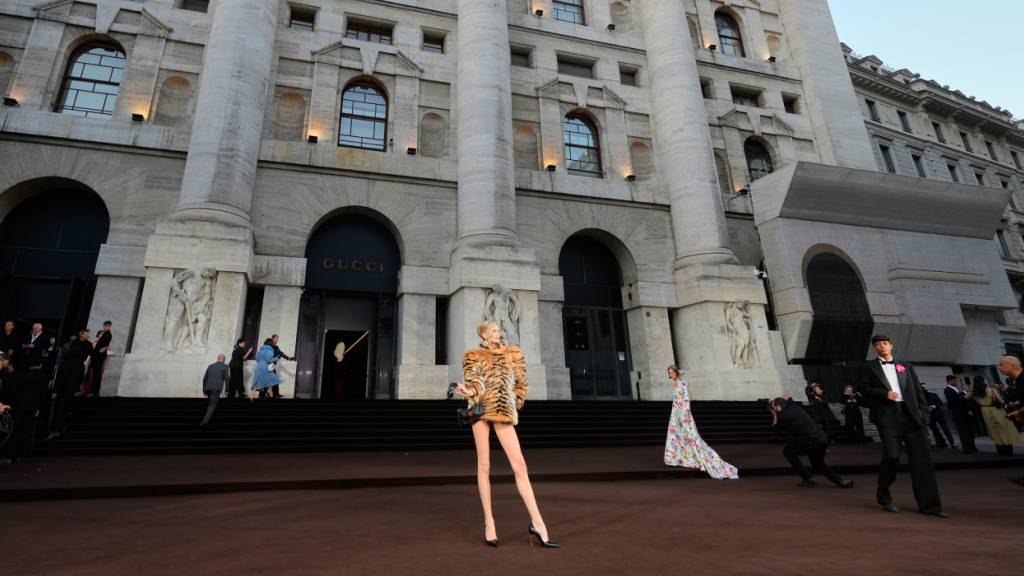 Die Luxus-Modelabels Gucci, Loewe und Chloé haben Händlern während Jahren vorgeschrieben, zu welchen Preisen sie die Produkte verkaufen dürfen. Das zieht nun in der EU eine Busse nach sich.(Symbolbild)