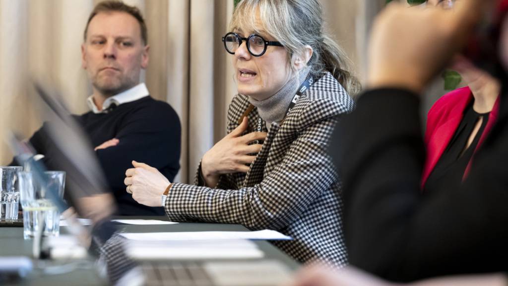 Die Bieler Schauspielerin Anna Pieri Zuercher am Sonntag an der Medienkonferenz von Kulturschaffenden gegen SRG-Halbierungsinitiative.