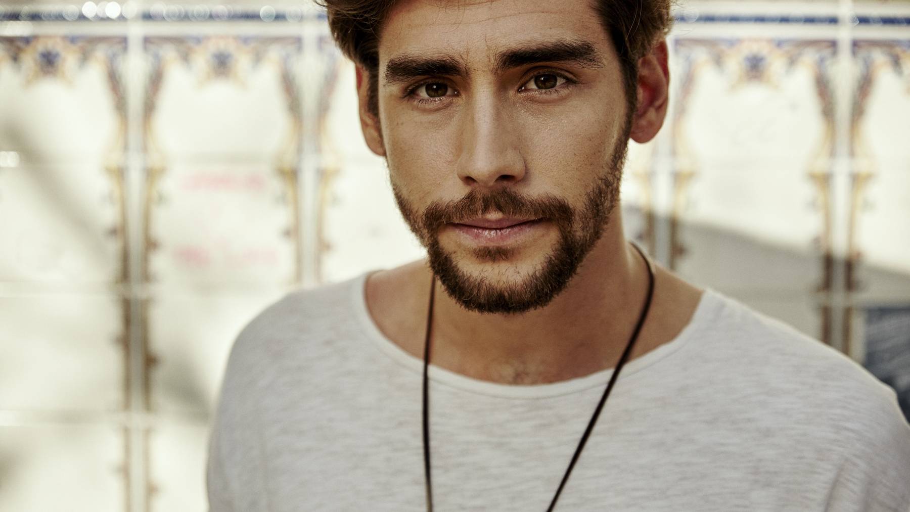 Erlebe Alvaro Soler live auf der Pilatus Stage