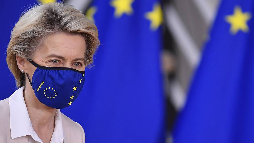 Ursula von der Leyen (CDU), Präsidentin der Europäischen Kommission, kommt für einen EU-Gipfel der Staats- und Regierungschefs in das Gebäude des Europäischen Rates. Foto: John Thys/Pool AFP/AP/dpa