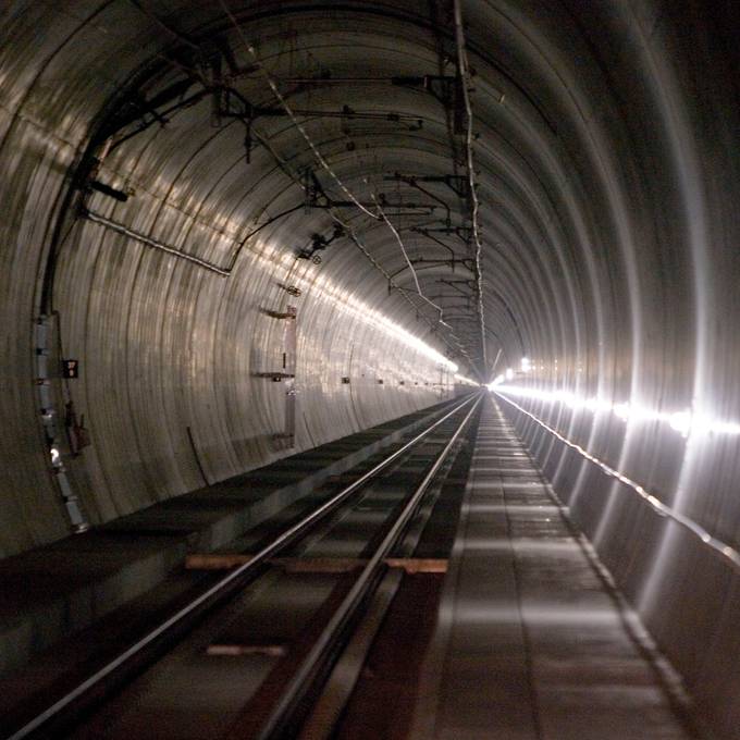 Vier Stunden im Tunnel ohne Licht – Zug im Lötschbergtunnel evakuiert
