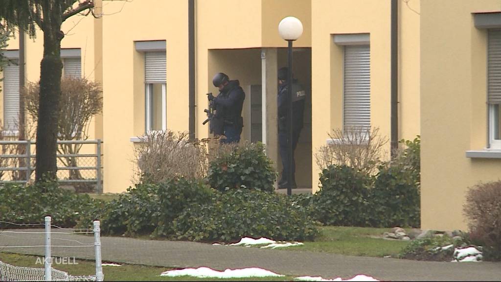 Anklage: Mann bedrohte Ehefrau mit Waffe und verschanzte sich in Wohnung