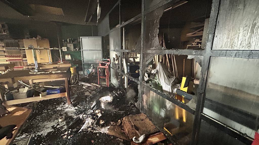 Grosser Schaden nach Brand in Oberstufen-Schulhaus