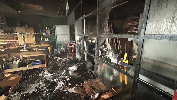 Grosser Schaden nach Brand in Oberstufen-Schulhaus