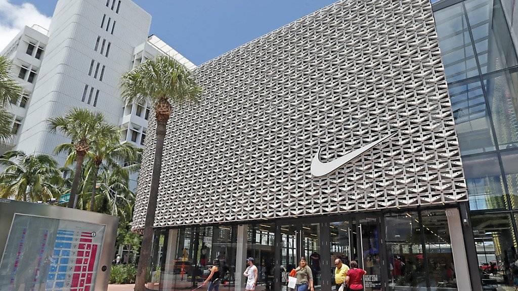 Die schwächelnde Zweitmarke Converse drückt beim Sportartikelhersteller Nike auf den Gewinn. (Archivbild)