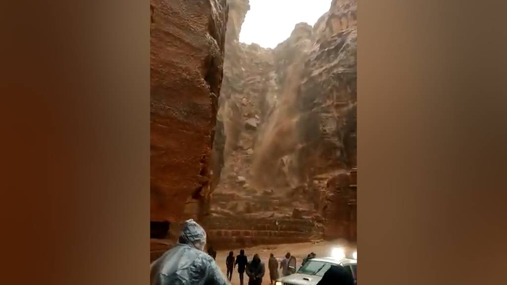 Ruinenstätte Petra überflutet – Video zeigt Evakuierung