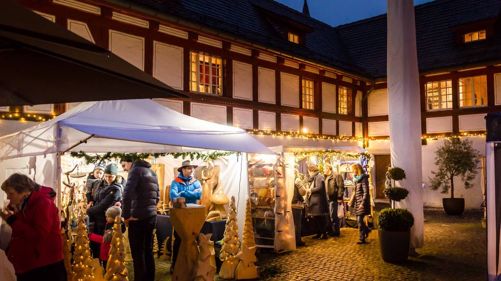 Weihnachtsmarkt im Schloss Wyher