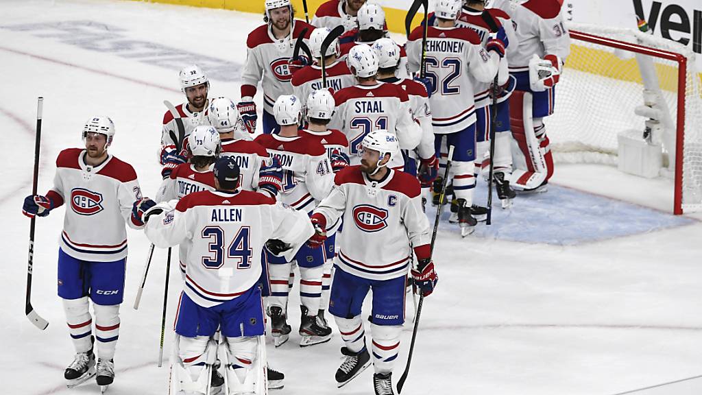 Die Spieler der Canadiens bedanken sich bei Goalie Carey Price für die starke Leistung