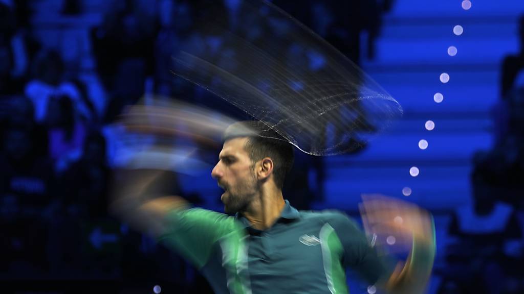Novak Djokovic zieht die Vorhand voll durch