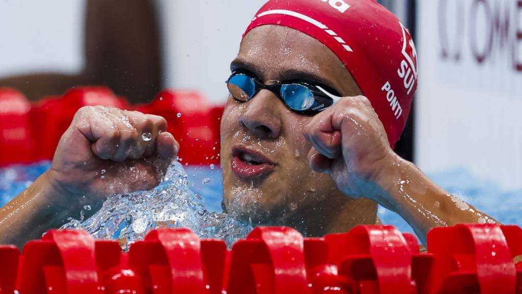 Noè Ponti hat allen Grund zum Jubeln: Der erst 20-jährige Tessiner gewinnt im olympischen Becken über 100 m Delfin die Bronzemedaille