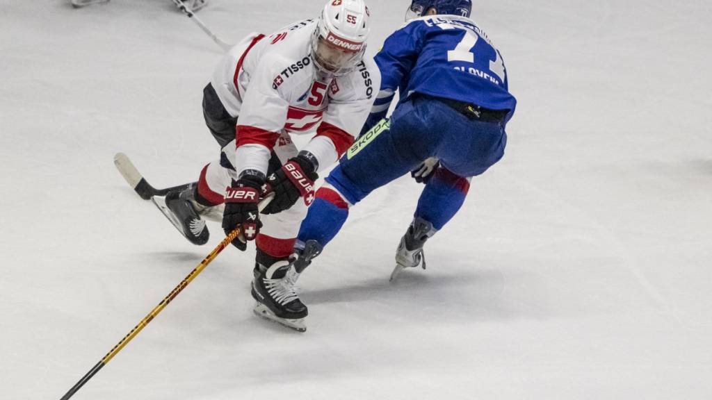 Zäher Auftakt in die WM-Vorbereitung: Romain Loeffel (li.) im Zweikampf mit dem Slowaken Martin Fasko-Rudas