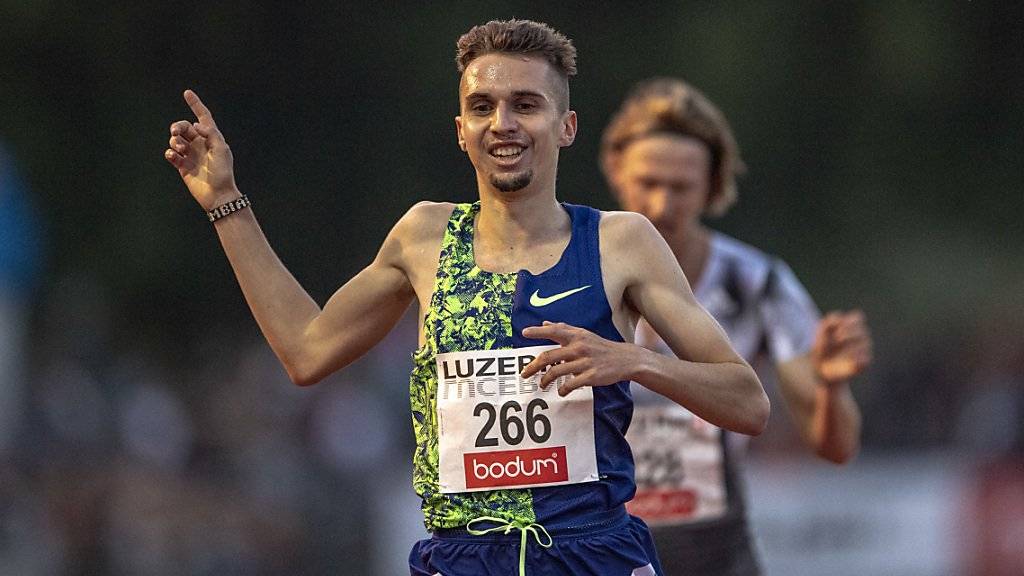Julien Wanders verliert das Lachen im Rennen über 3000 m nicht