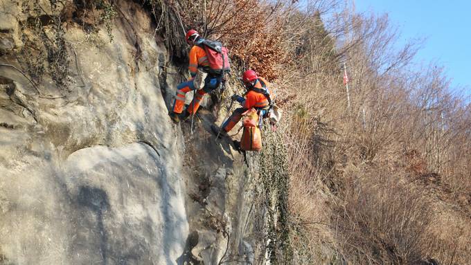 Strasse am Lauerzersee wird aufgrund riskanter Felsreinigung gesperrt