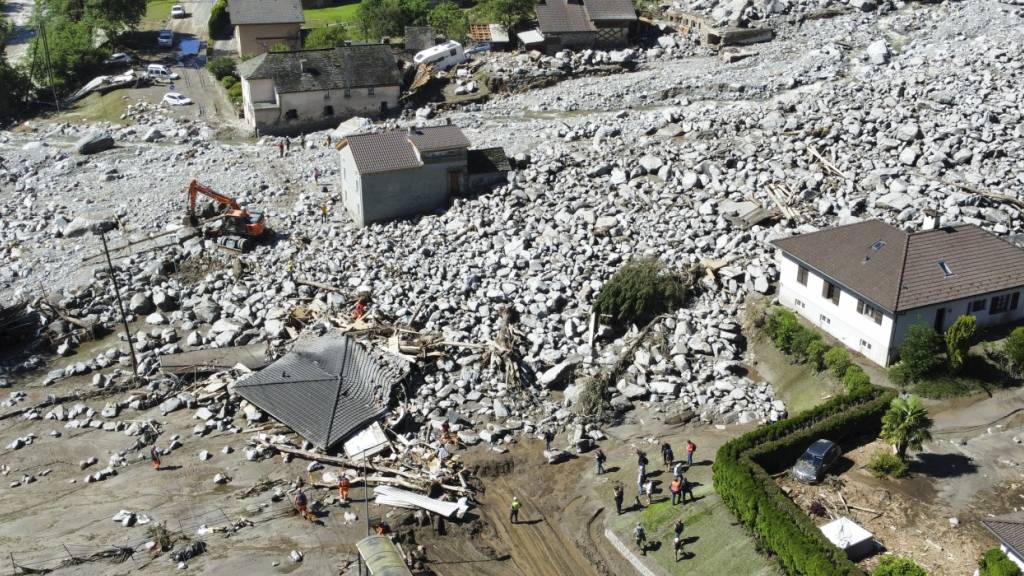 Ein heftiges Unwetter traf im Juni 2024 den Weiler Sorte in der Gemeinde Lostallo GR. (Archivbild)