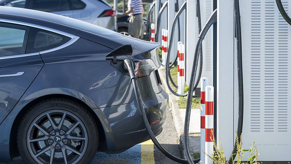 Astra lässt Elektroladestationen entlang der Nationalstrassen bauen