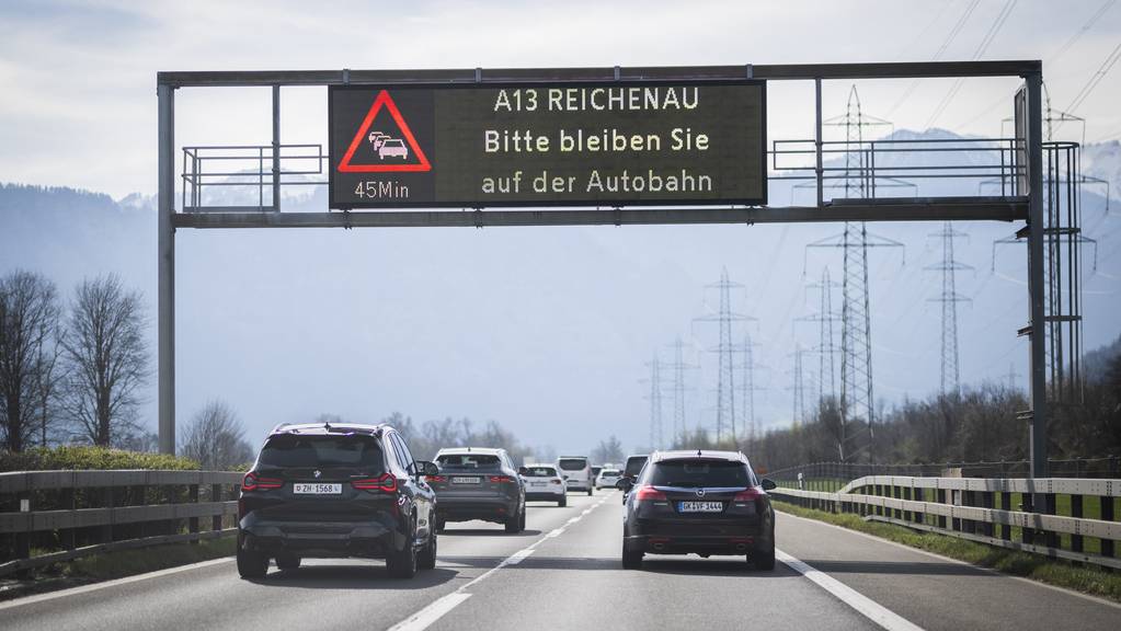 Die Autobahn A13 bleibt beim Anschluss Sevelen am Wochenende gesperrt.