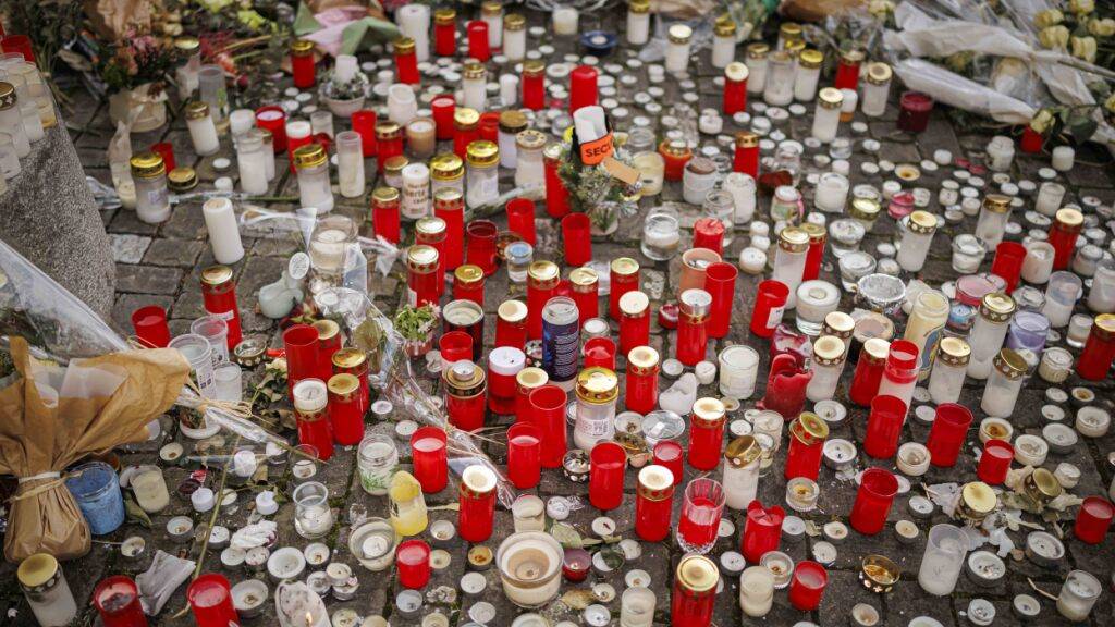 Mit dem Tod des 18-jährigen Schweizers steigt die Zahl der Todesopfer von Crans-Montana auf 41. (Archivbild)