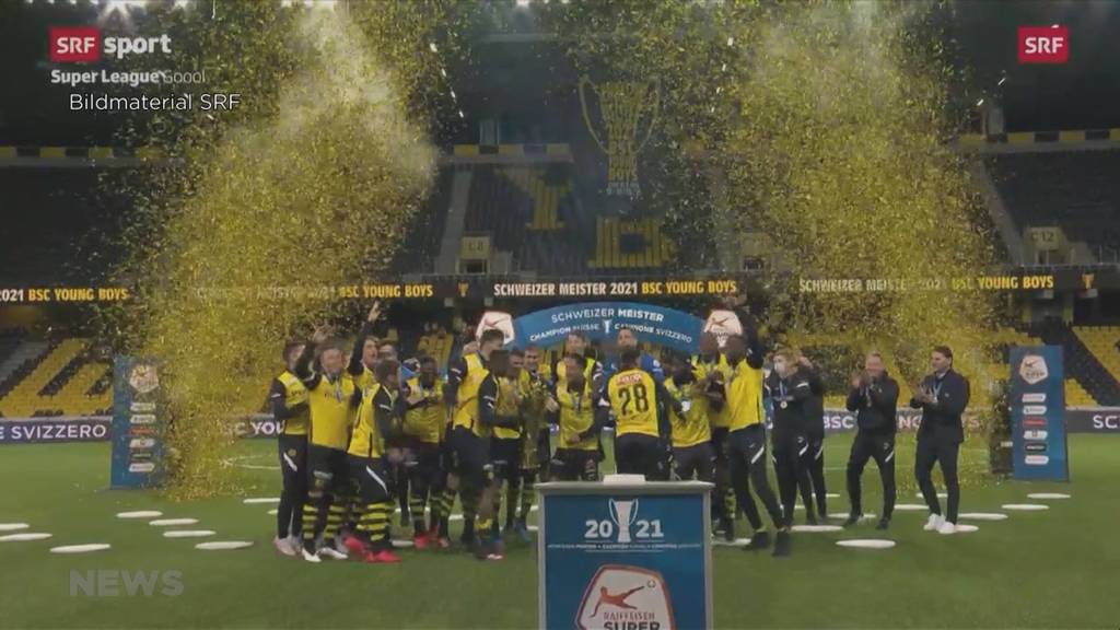 Pokal-Zeremonie im leeren Stadion