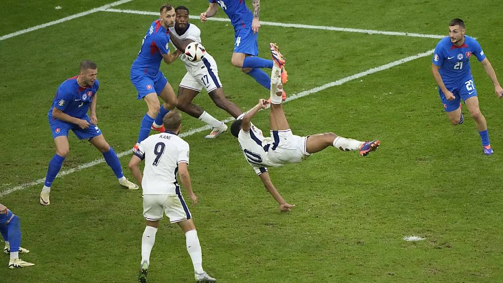 Jude Bellingham trifft in der 95. Minute akrobatisch und rettet die Engländer mit dem 1:1 in die Verlängerung