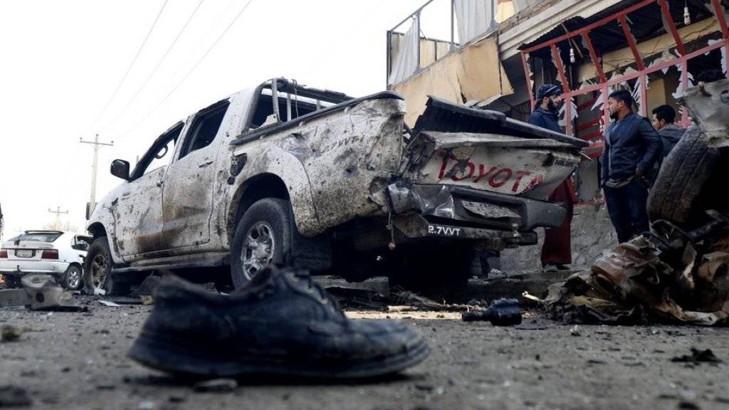 Bei einem Anschlag bei Kabul stirbt ein Zivilist.