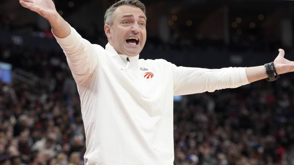 Zum Verzweifeln: Torontos Coach Darko Rajakovic muss hilflos mit ansehen, wie sein Team zum elften Mal in Folge untergeht