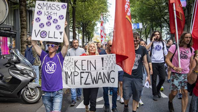 Weshalb kuscht die Luzerner Polizei vor Massnahmen-Gegnern?