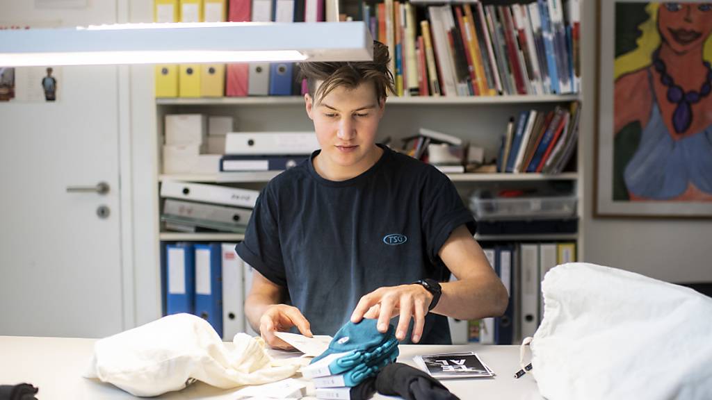 Gemeinsam mit drei Kollegen vertreibt Dave Hablützel Socken aus Ozean-Plastik