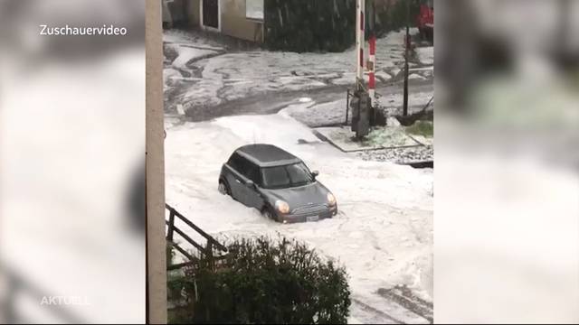 Mini bleibt in Hagelbergen stecken