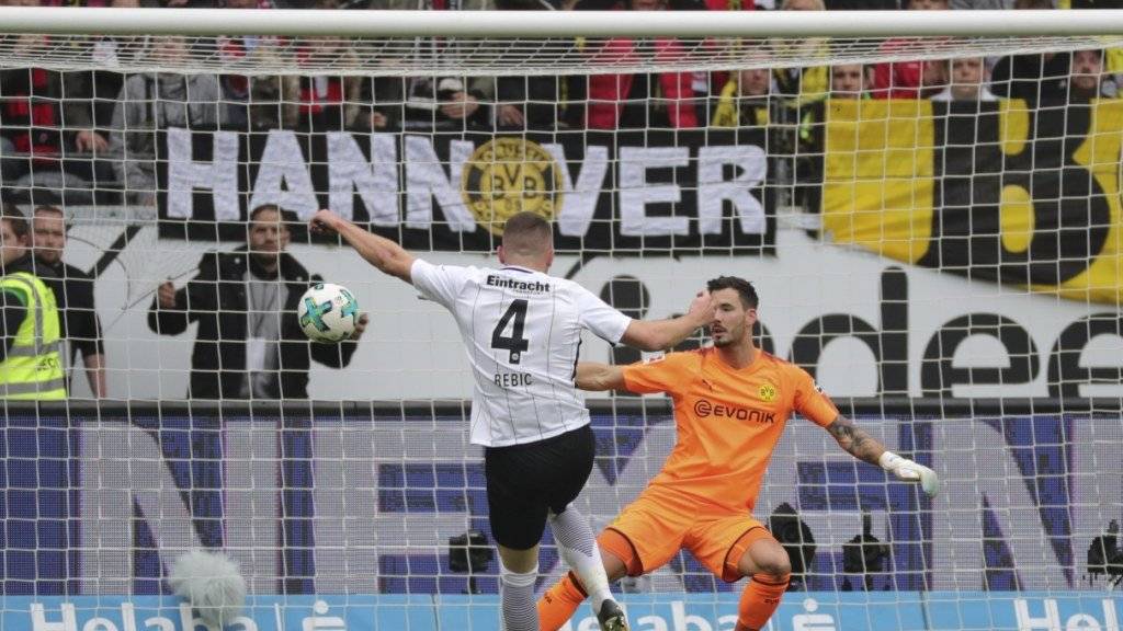 Dortmunds Goalie Roman Bürki verschuldete beim 2:2 in Frankfurt den Foulpenalty, den das Heimteam zum Anschlusstor nutzte