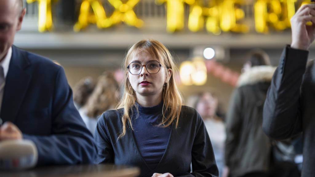 Lange Gesichter bei den Jungsozialistinnen und -sozialisten (Juso): Präsidentin Mirjam Hostetmann musste konstatieren, dass die Erbschaftssteuerinitiative zugunsten des Klimas bei der Schweizer Stimmbevölkerung auf nur sehr wenig Anklang stiess.