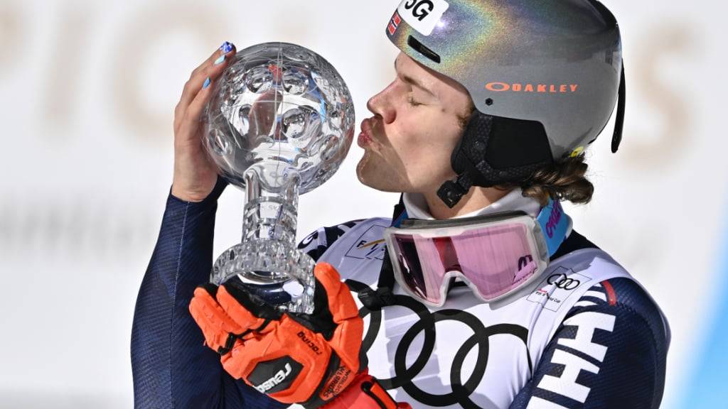 Vergangenen März in Andorra  küsst Lucas Braathen die Kleine Kristallkugel