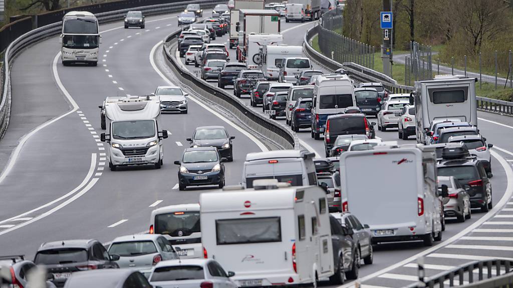 Stau vor dem Nordportal des Gotthardtunnels. (Archivbild)