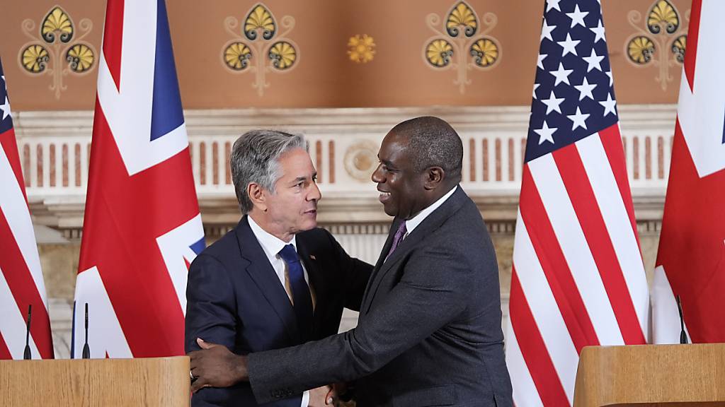 US-Außenminister Antony Blinken (l) und der britische Außenminister David Lammy in London. Foto: Mark Schiefelbein/AP Pool/AP/dpa