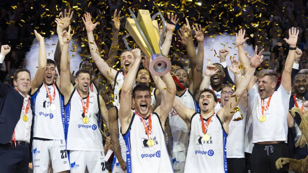 Fribourg Olympic und Elfic Fribourg holen die Cuptrophäe