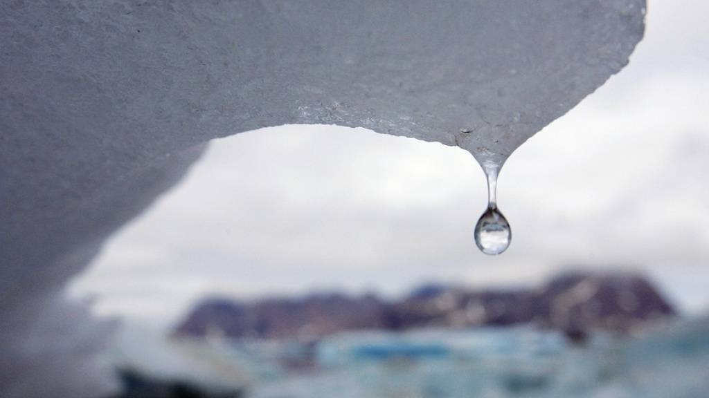 Auf dem grönländischen Eisschild hat es auf über 3000 Metern erstmals seit es Wetteraufzeichnungen gibt geregnet. Normalerweise fällt dort nur Schnee (Symbolbild).