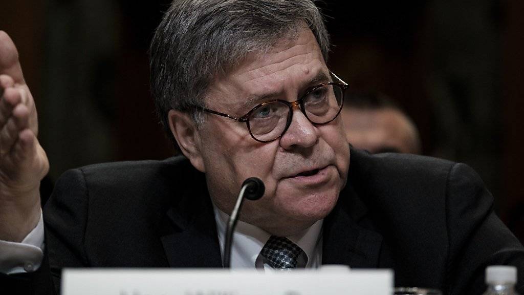 US-Justizminister Barr hatte dem Kongress am 24. März eine eigene vierseitige Zusammenfassung des fast 400 Seiten umfassenden Berichts  von FBI-Sonderermittler Mueller zur Russland-Untersuchung zukommen lassen. Nun will er den in Teilen geschwärzten Bericht veröffentlichen.  (Archivbild)