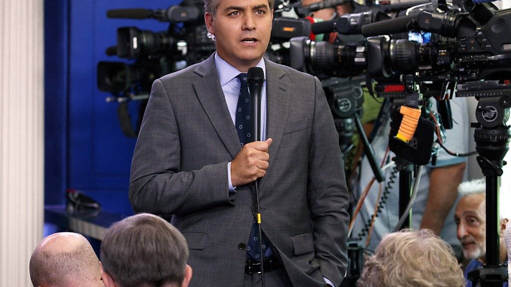 Der US-Fernsehsender CNN hat das Weisse Haus wegen der Aussperrung seines Reporters Jim Acosta (im Bild) verklagt. (Archiv)