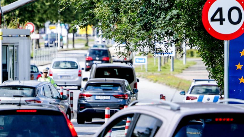 Nach den Koranverbrennungen verlängert Dänemark die verschärften Grenzkontrollen erneut. Foto: Axel Heimken/dpa