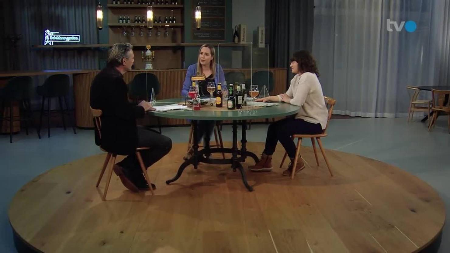 Die Radiomoderatorin und der Suchtberater | TVO Online