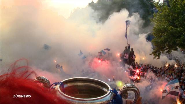 Ausgelassene Cup-Party für den FCZ auf dem Helvetiaplatz