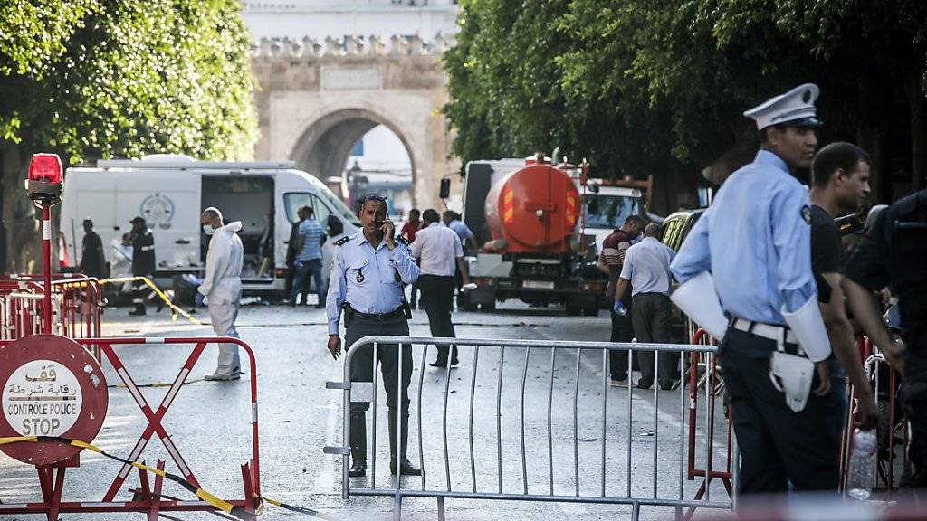 Am Donnerstag explodierten in der Innenstadt von Tunis kurz hintereinander zwei Sprengsätze. Ein Attentäter und ein Polizist starben, acht Menschen wurden verletzt. (Archivbild)